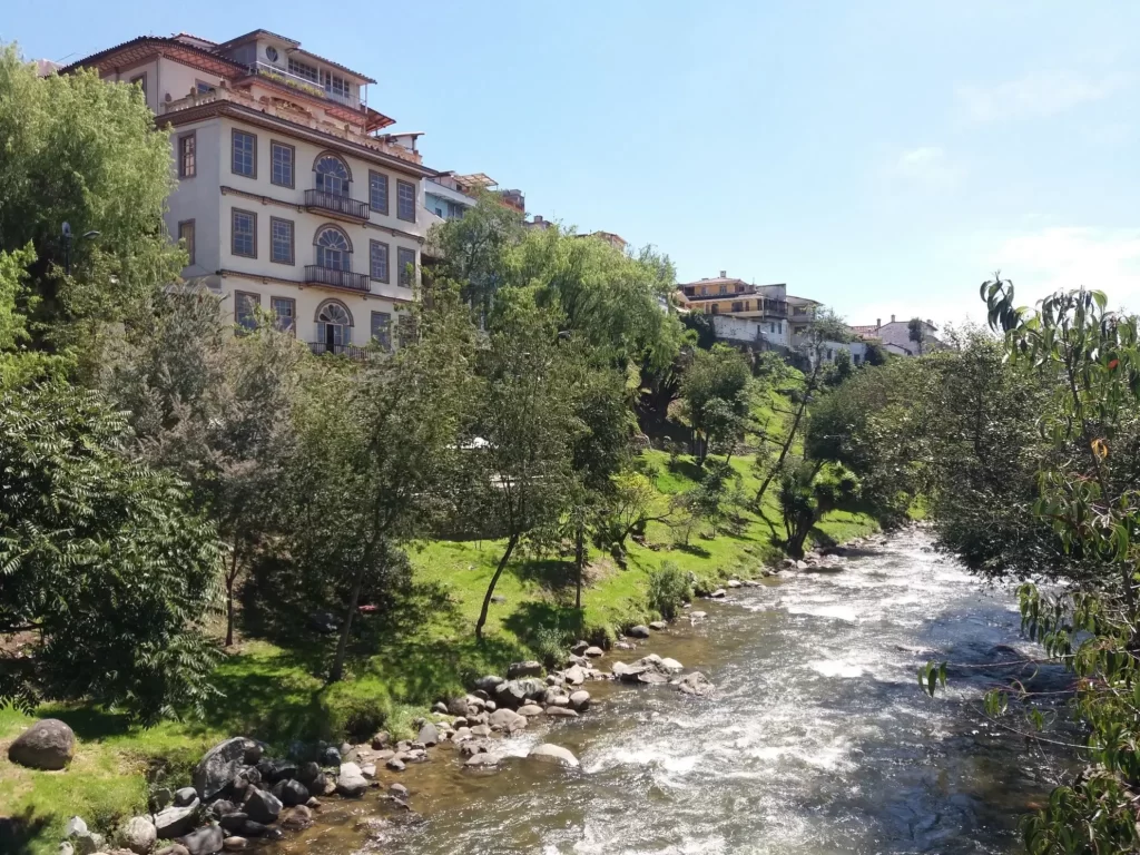 The Tomebamba from Puente Peatonal bridge